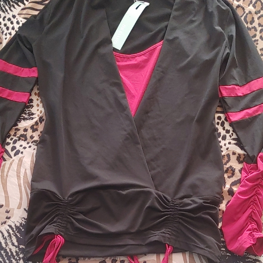 Dressfo Stylish Black and Red Women's Top Sz 6